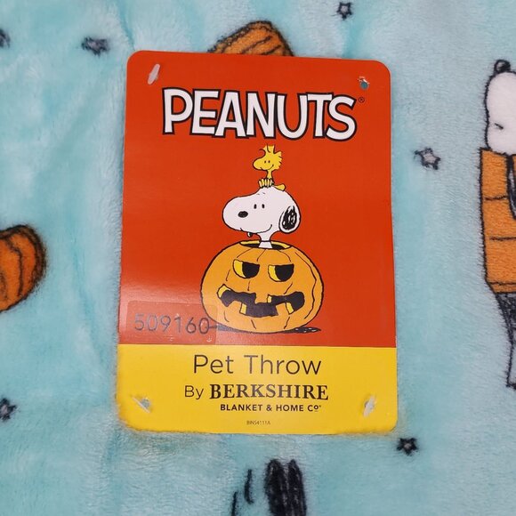 Peanuts Snoopy Pet Plush Throw Blanket Pumpkins Fall Ghosts Halloween Berkshire - Picture 3 of 9